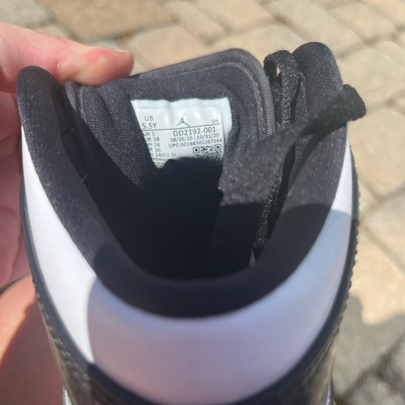 Air Jordan Sneakers - Picture 7 of 11